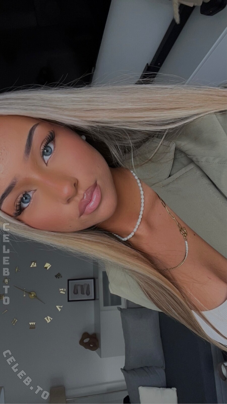 19j0yc3 nude photo 3