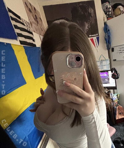 1nsah3 nude photo 15