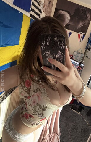 1nsah3 nude photo 13