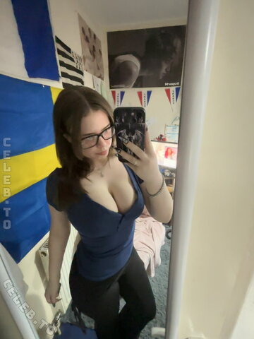 1nsah3 nude photo 8