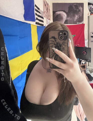 1nsah3 nude photo 3