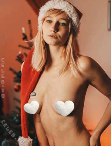 2003_virgie nude photo 14