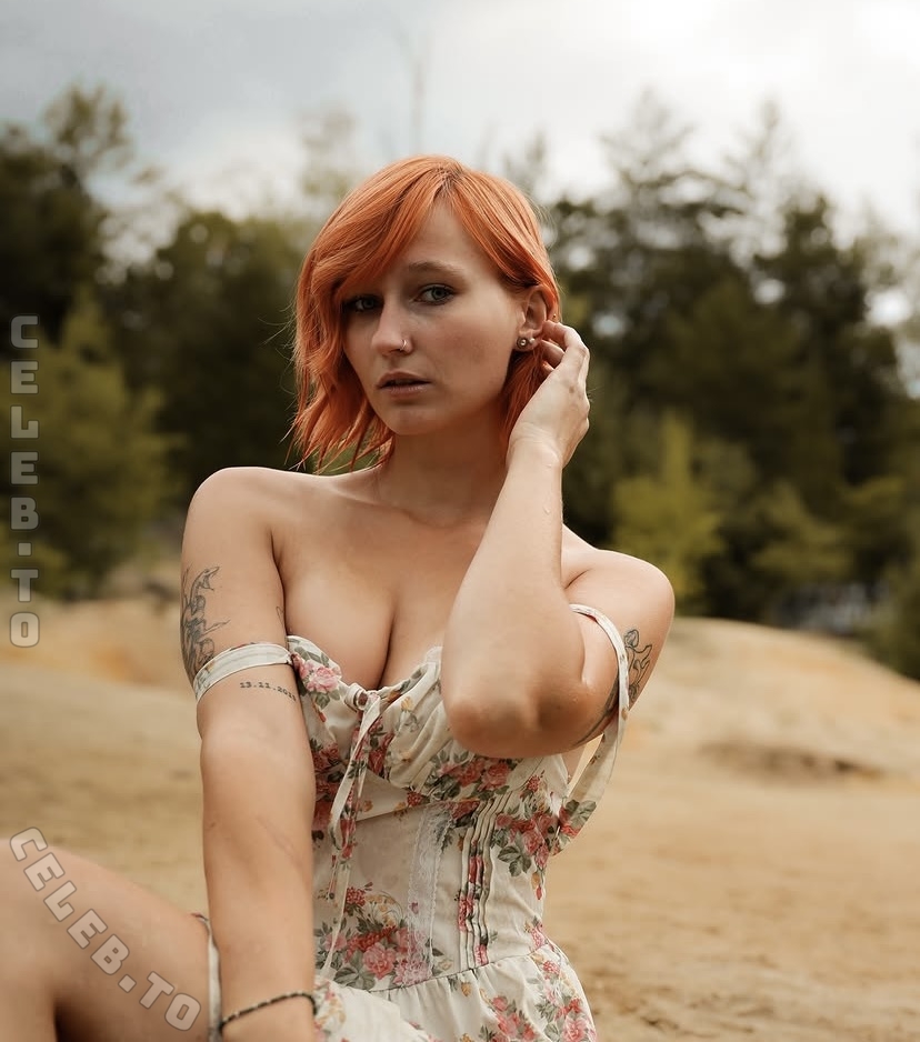 2003_virgie nude photo 2