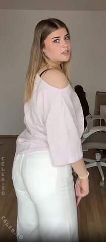 26jarla nude photo 3