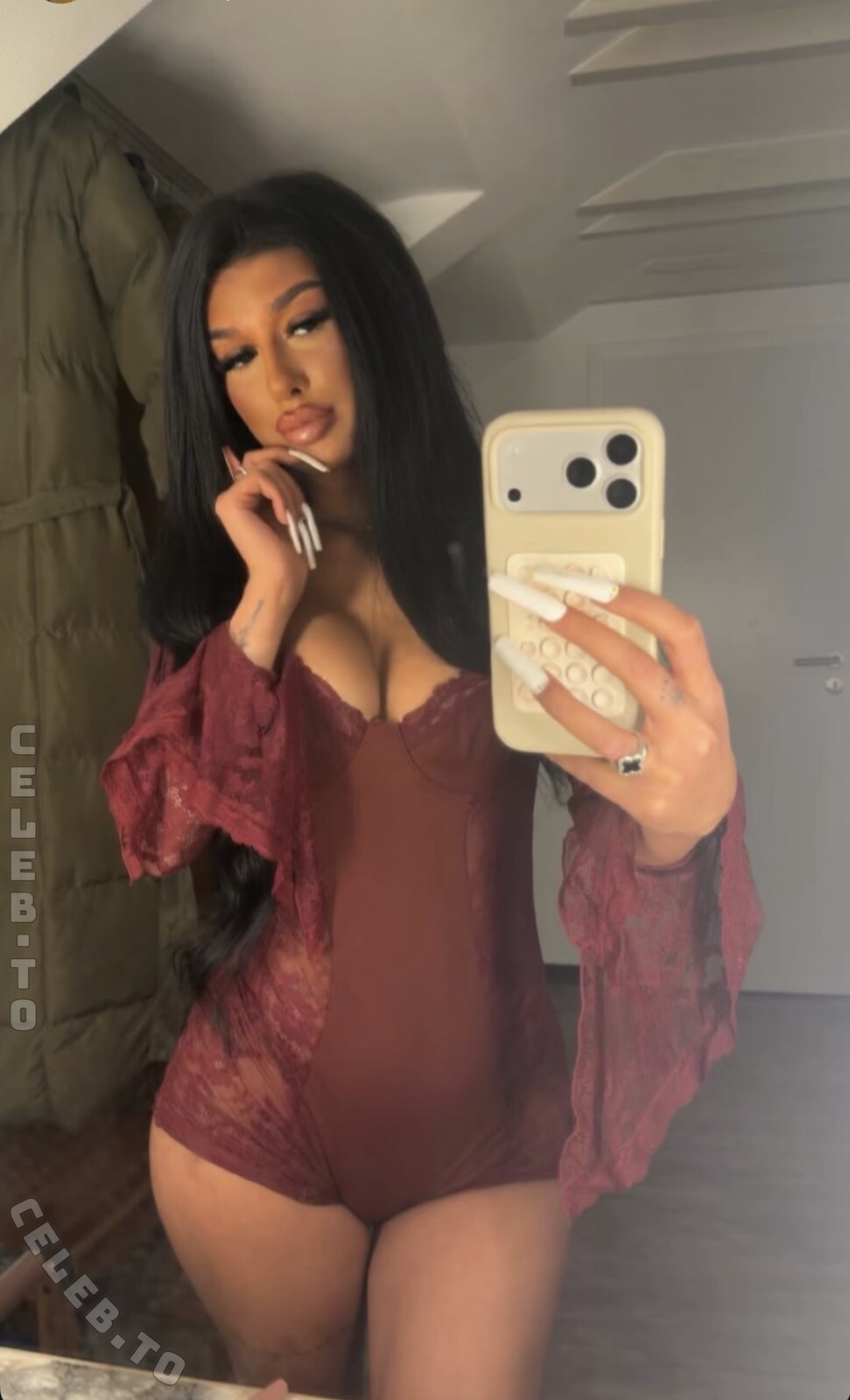 28.leyla nude photo 1