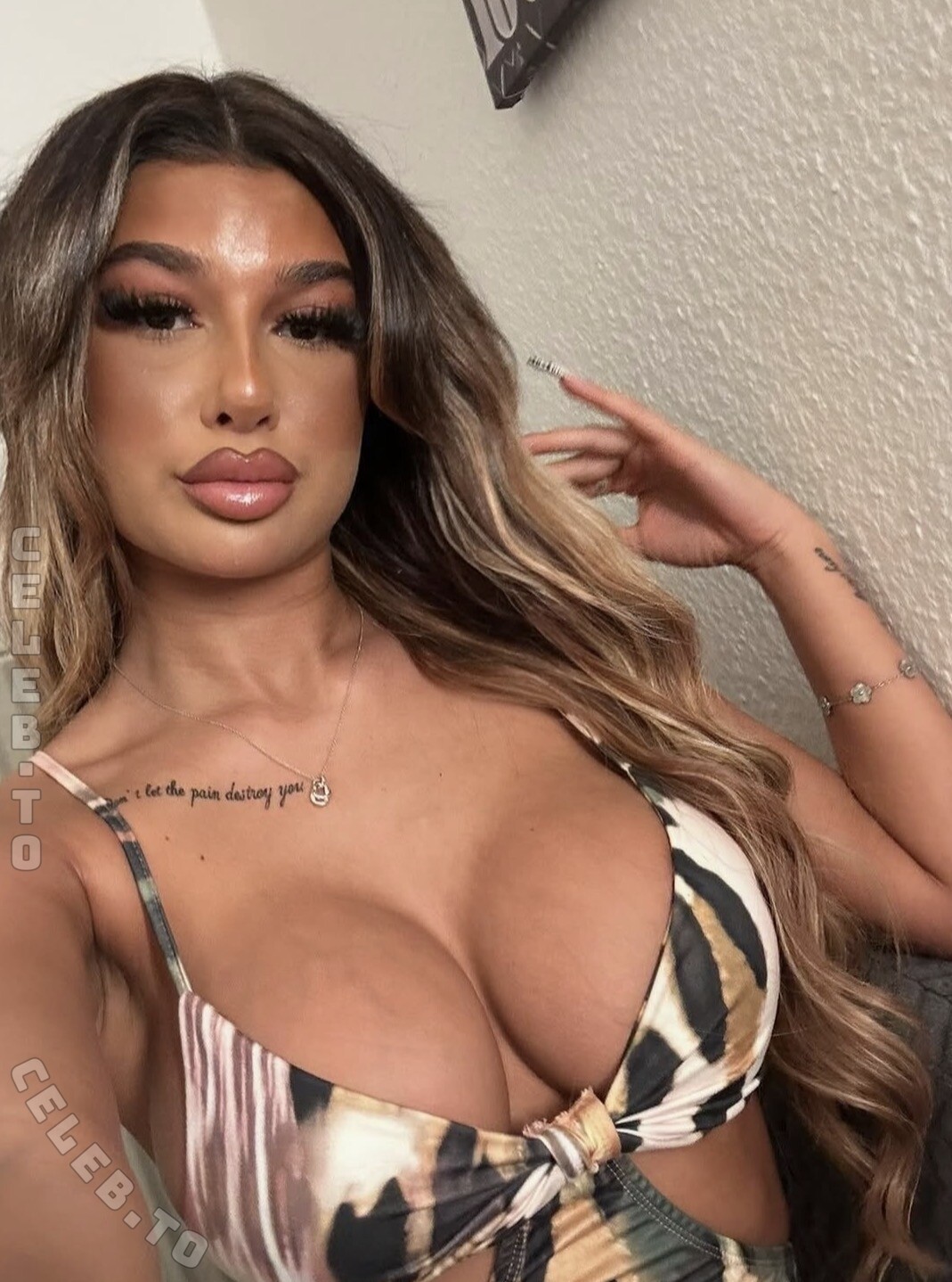 28.leyla nude photo 3