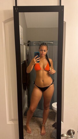 6ftpr1ncess Hot (2 photos)