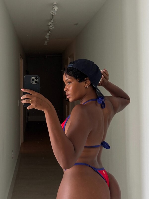 6ourt nude photo 8