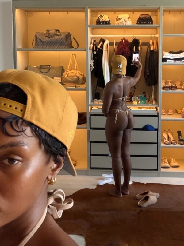 6ourt nude photo 9