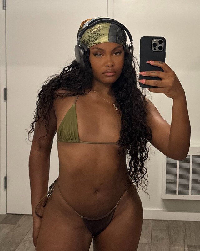 6ourt nude photo 40