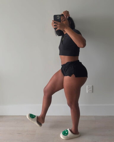 6ourt nude photo 4