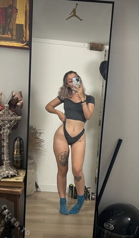 Aᴢɪᴀ Mᴀʀɪɴᴀ Z. nude photo 7