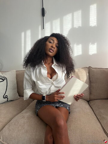 Aaliyah King nude photo 23