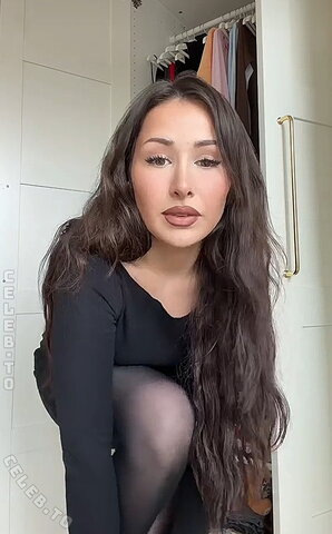 Aanys nude photo 3