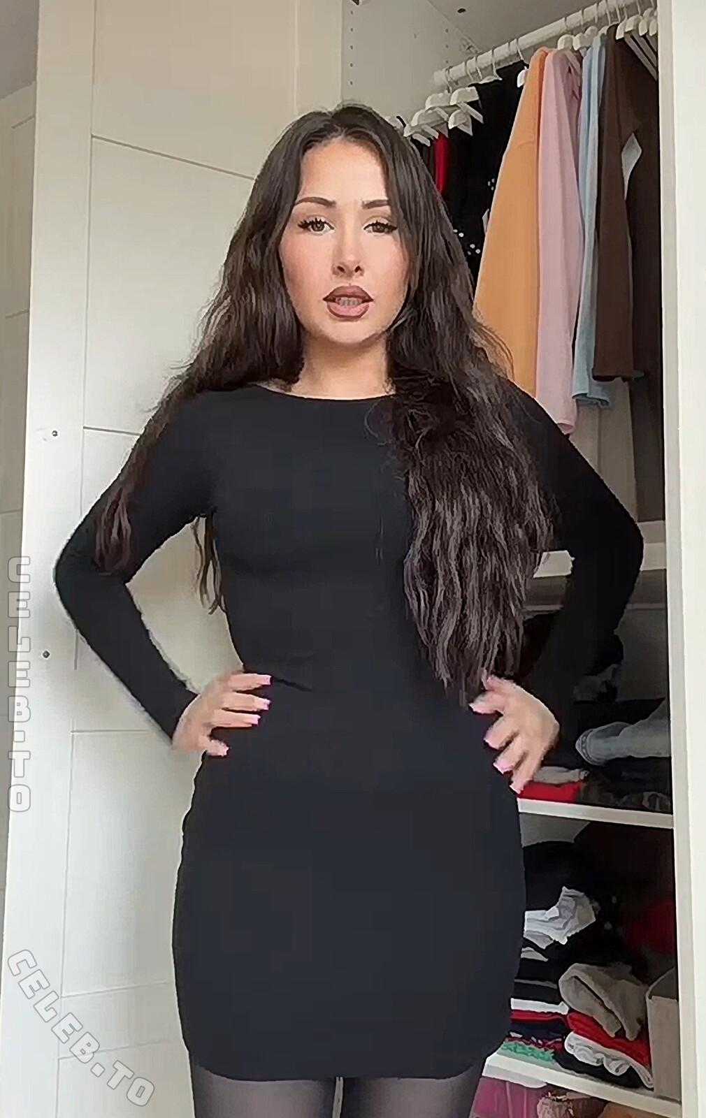 Aanys nude photo 3