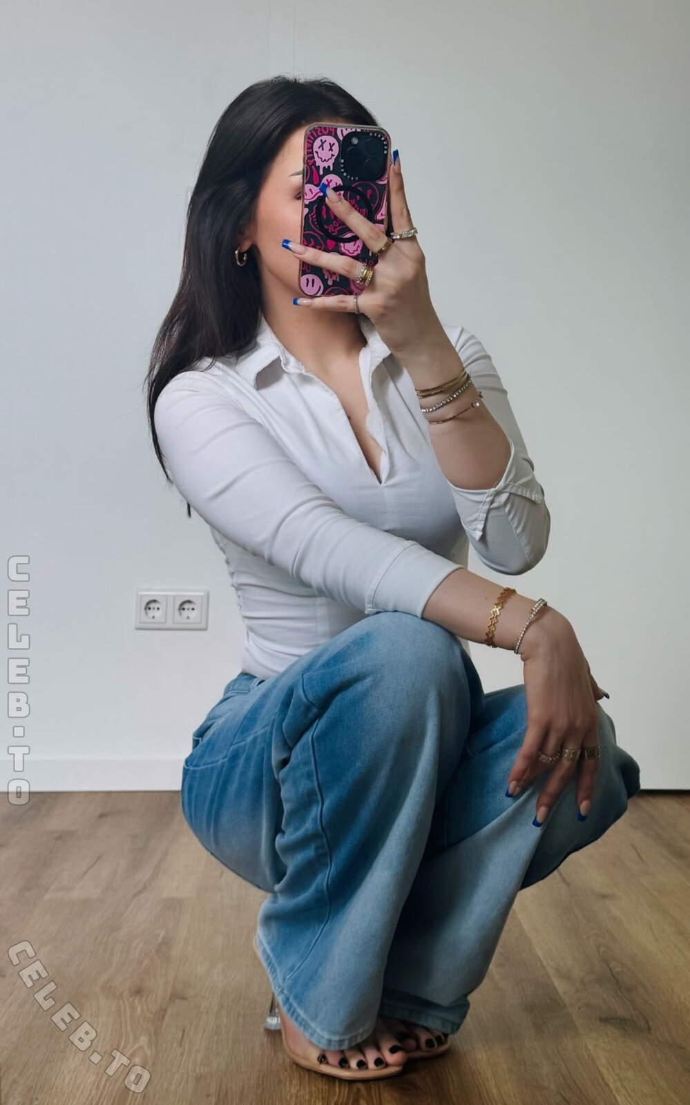 Aanys nude photo 2