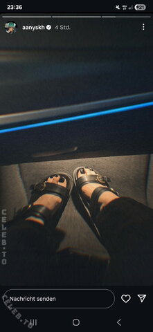 Aanys – Still have a few old stories with her feet😍