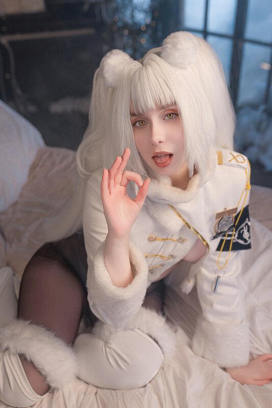 Aava Hime nude photo 8