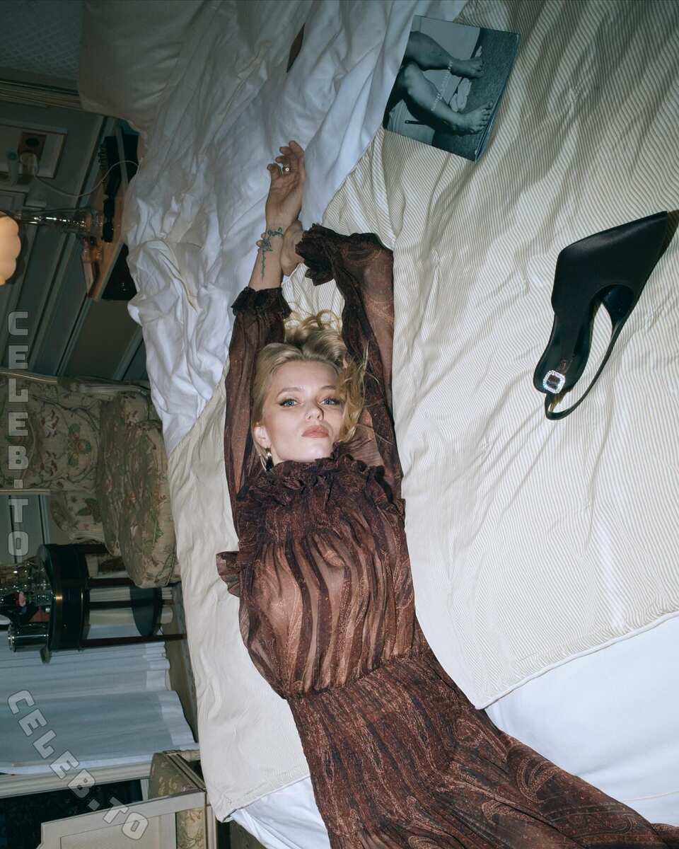 Abbey Lee Kershaw nude photo 4