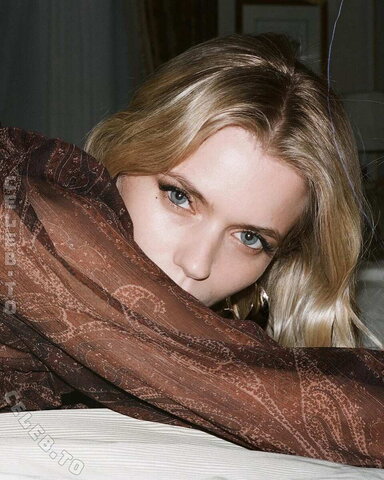 Abbey Lee Kershaw nude photo 7