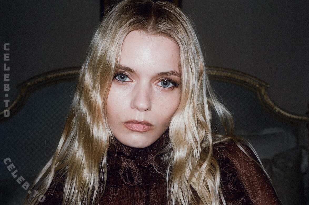 Abbey Lee Kershaw nude photo 11