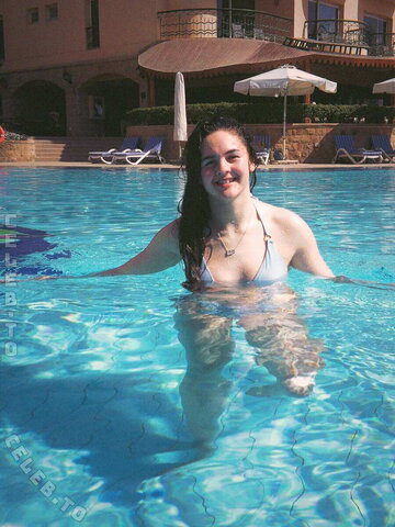 Abbi Pulling New (3 photos)