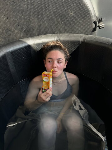 Abbi Pulling Fresh (2 photos)