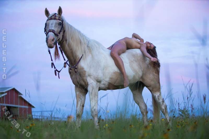 abbiedomit nude photo 22
