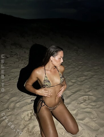 Abby Eggleton nude photo 6