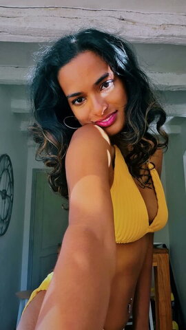 Abby Govindan nude photo 1