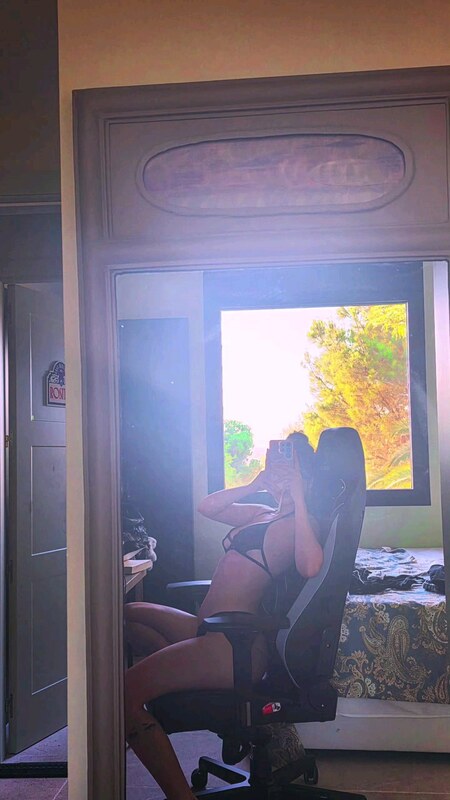 Abbyimu nude photo 2