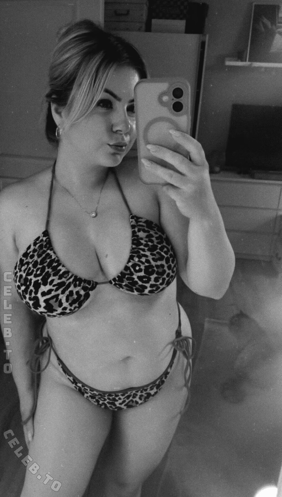 _abcdesi_ nude photo 1