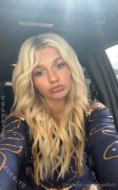 Abigail Lutz nude photo 7