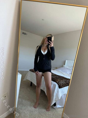 Abigail Lutz photo 3