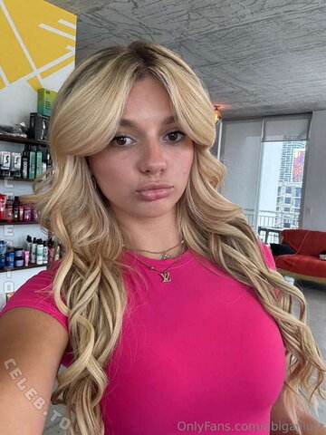 Abigail Lutz photo 3