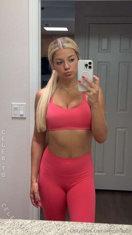 Abigail Lutz photo 4