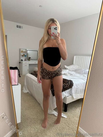 Abigail Lutz New (12 photos)
