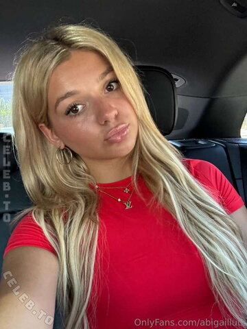Abigail Lutz nude photo 68