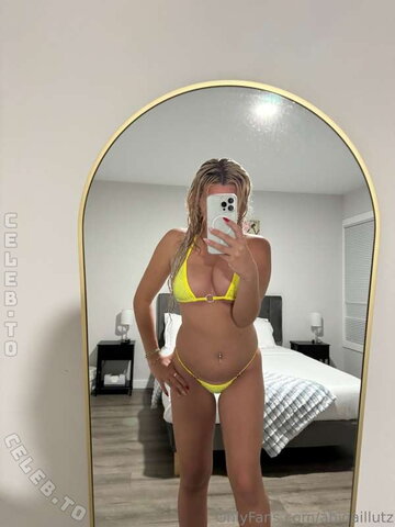 Abigail Lutz nude photo 66
