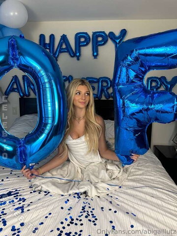 Abigail Lutz nude photo 50