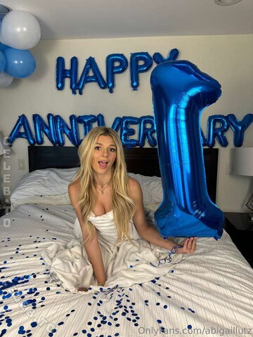 Abigail Lutz nude photo 49