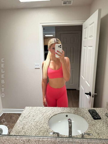 Abigail Lutz nude photo 27