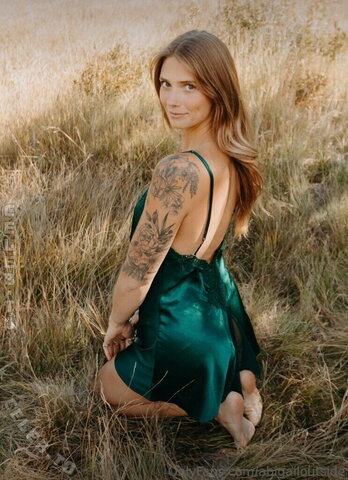 Abigail Martin nude photo 5