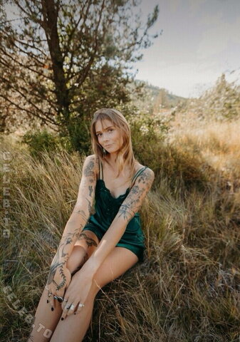 Abigail Martin nude photo 10