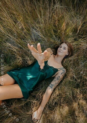 Abigail Martin nude photo 8