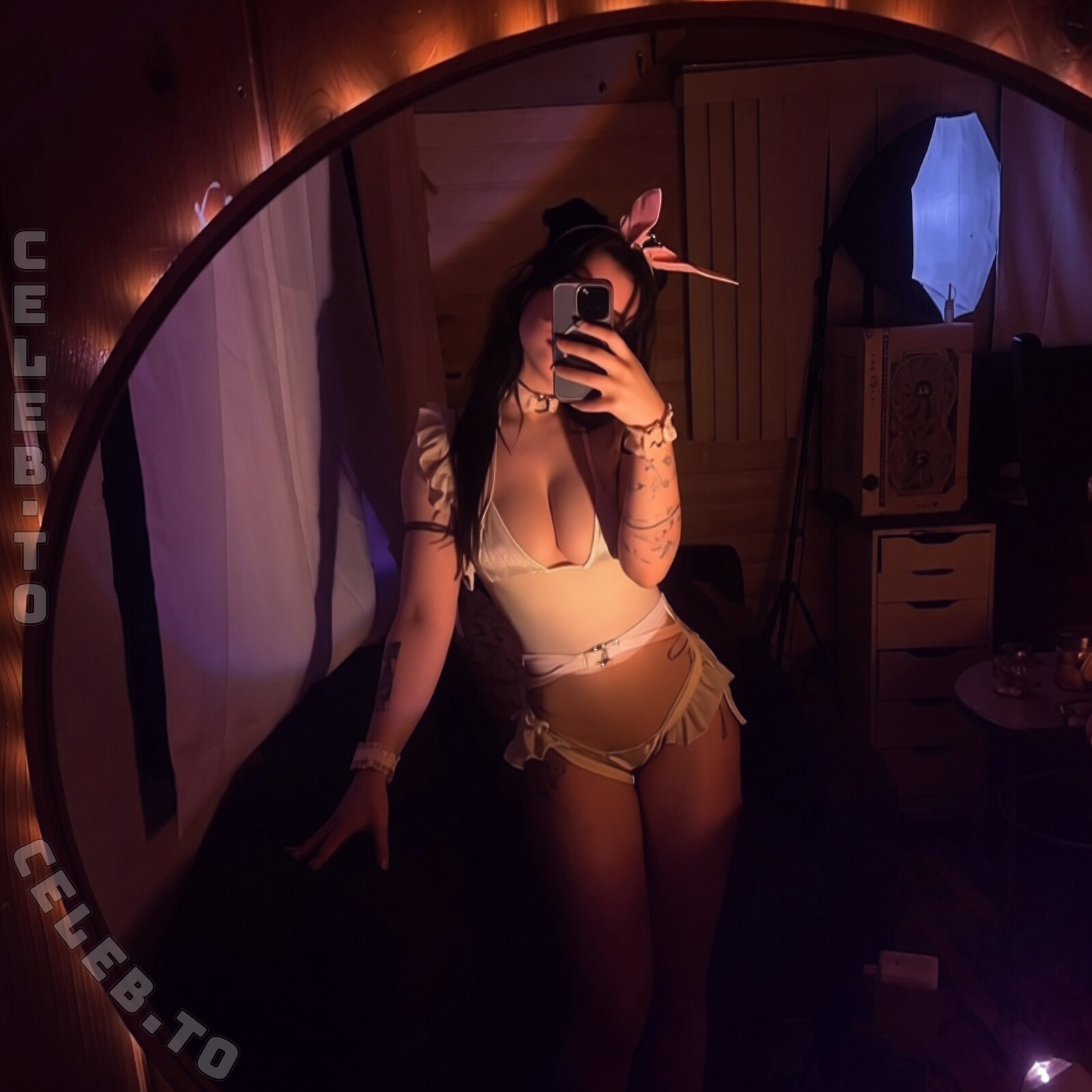 AbiLee nude photo 1
