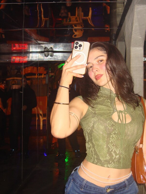 Abimartinezre nude photo 12