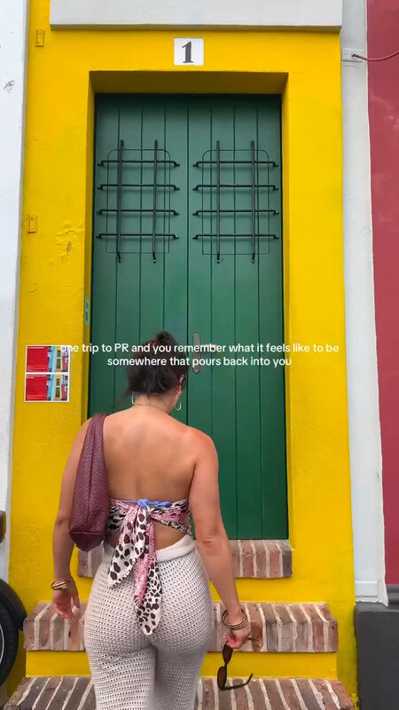 Abimartinezre nude photo 13