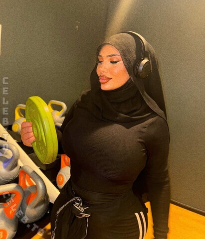 abir.zrk nude photo 11
