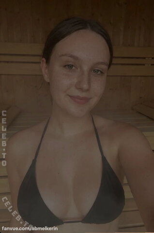 Abmelkerin nude photo 9